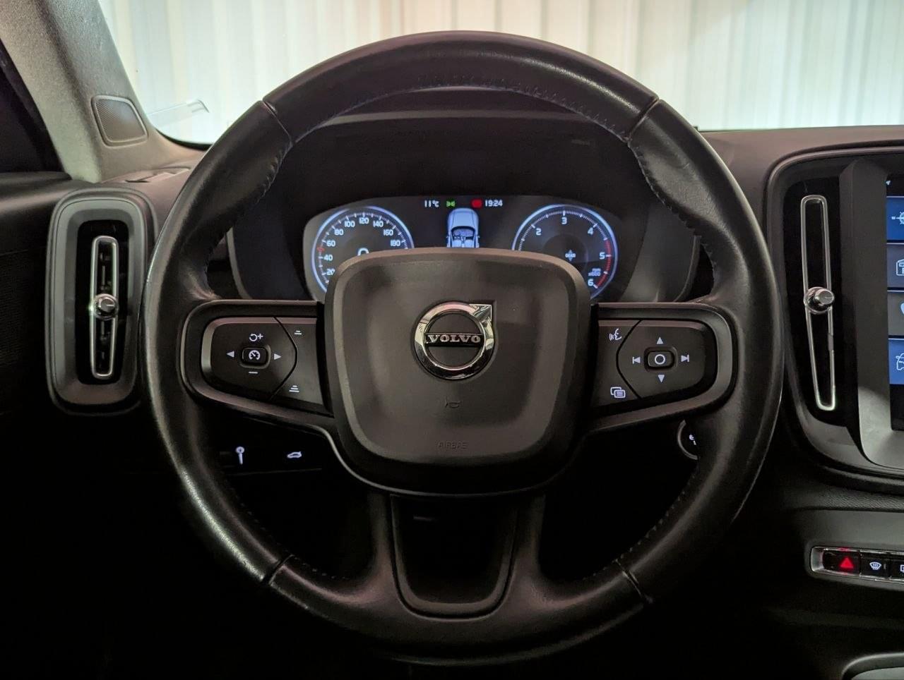 VOLVO XC40 D3 2.0 150CV MOMENTUM 23 