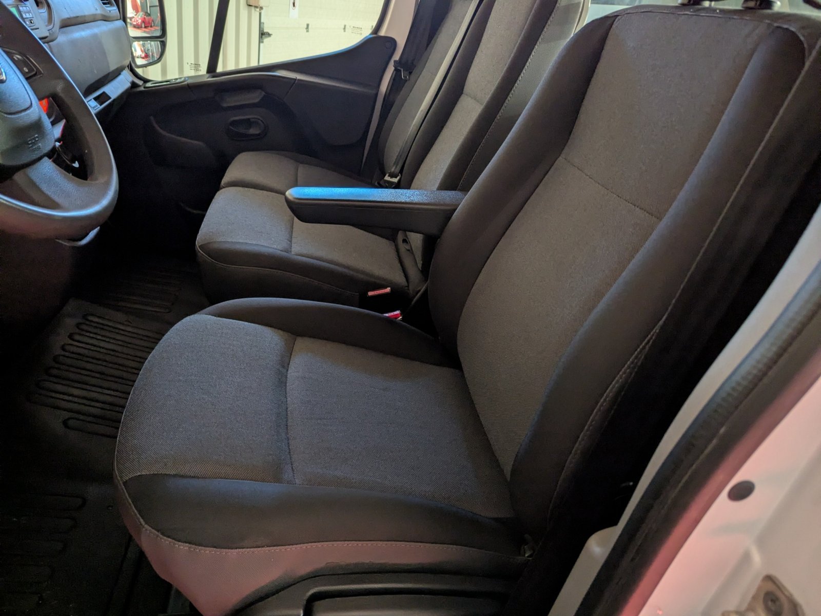 NISSAN NV400 L3H1 2.3DCI 135CV FWD CAJA ABIERTA 3.5T 18