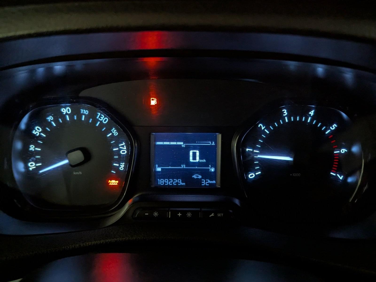 PEUGEOT EXPERT PRO FURGON 2.0 BLUEHDI 120CV 23