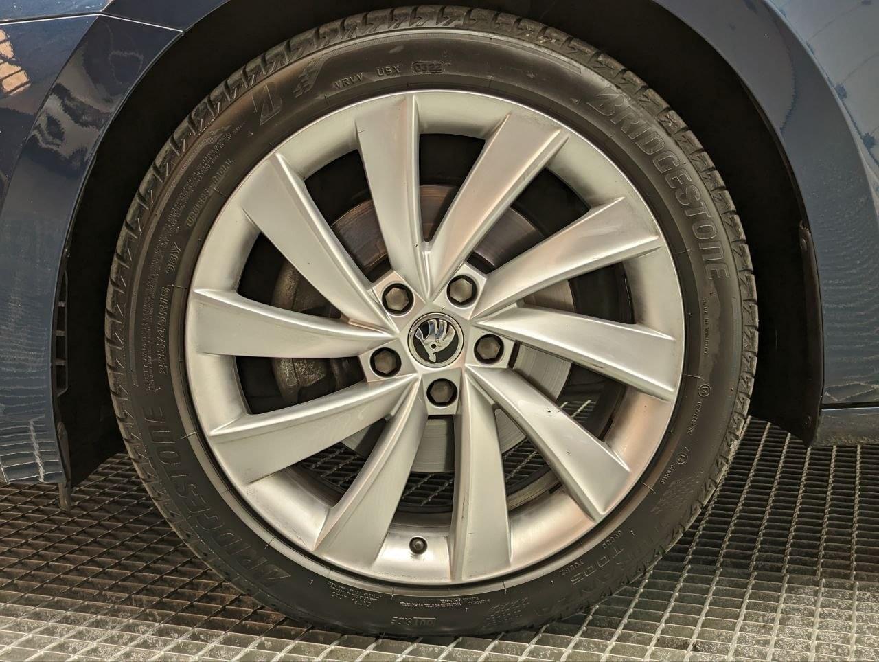 SKODA SUPERB COMBI 2.0 TDI 150CV DSG STYLE 9 