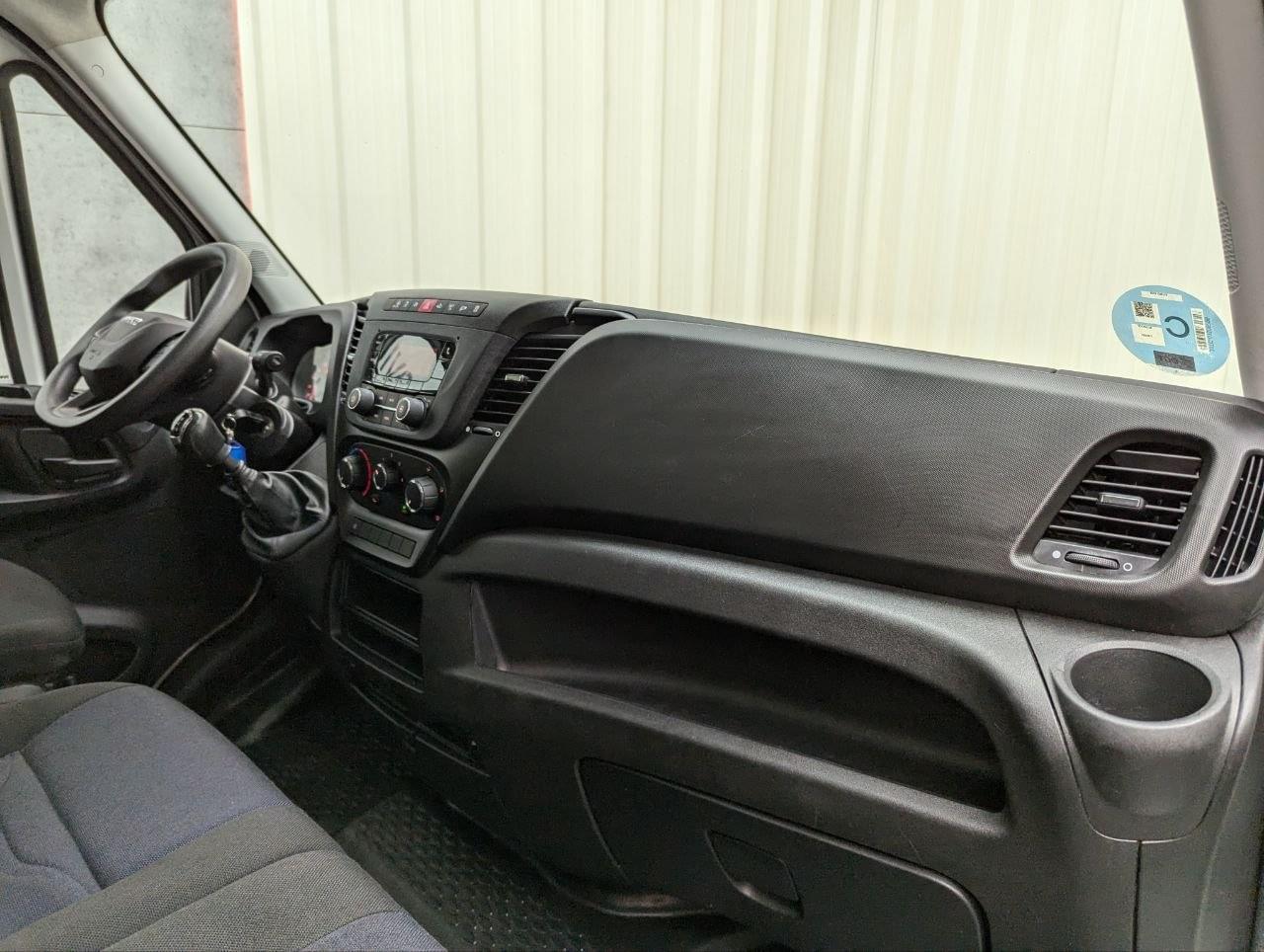IVECO DAILY 35C16 2.3 3750 156CV CARROZADO 19 