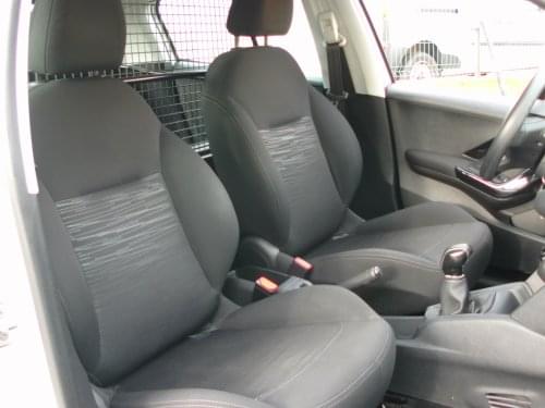 PEUGEOT 208 2 PLAZAS 2019 de segunda mano