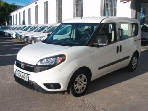 FIAT DOBLO COMBI 5 PLAZAS 2022 de segunda mano