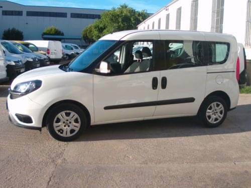 FIAT DOBLO COMBI 5 PLAZAS 2022 de segunda mano