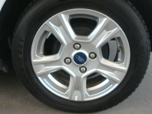 FORD TRANSIT COURIER KOMBI 5 PLAZAS 2020 de segunda mano