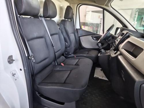 RENAULT TRAFIC 3 PLAZAS 2018 de segunda mano