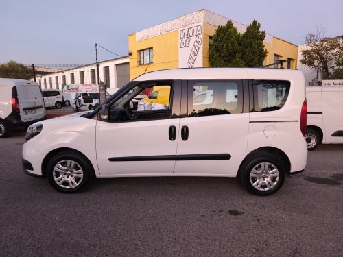 FIAT DOBLO COMBI 5 PLAZAS 2022 de segunda mano