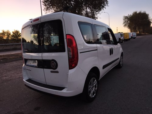 FIAT DOBLO COMBI 5 PLAZAS 2022 de segunda mano