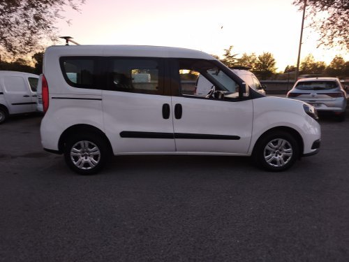 FIAT DOBLO COMBI 5 PLAZAS 2022 de segunda mano