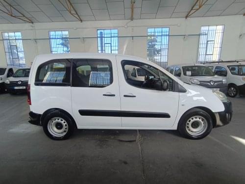 Comprar PEUGEOT PARTNER COMBI TEPEE ACCESS 1.6 BLUEHDI 55KW (75CV)(CAM 2018 de segunda mano PEUGEOT PARTNER COMBI TEPEE ACCESS 1.6 BLUEHDI 55KW (75CV)(CAM 2018 de segunda mano