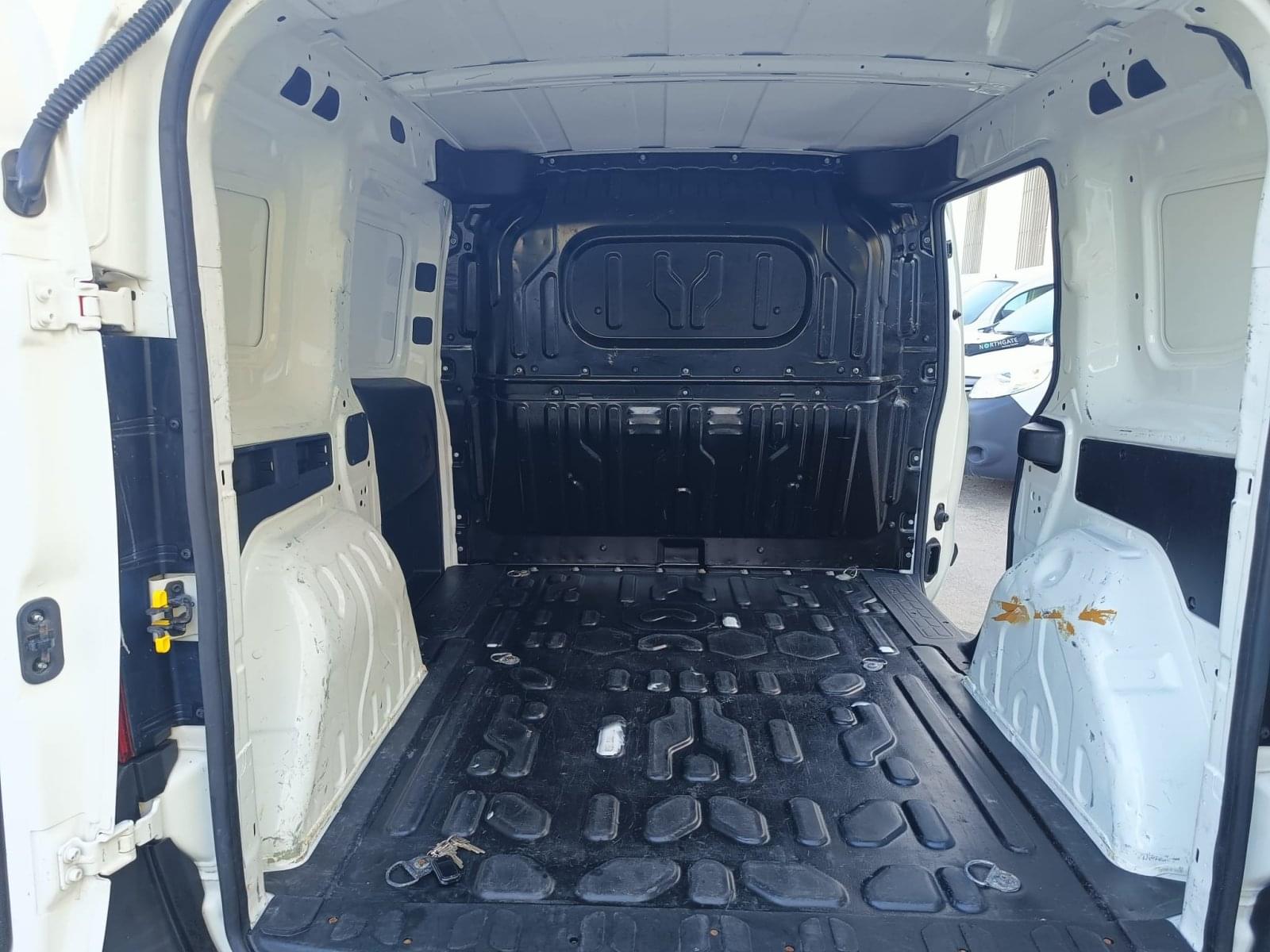 FIAT DOBLO CARGO SX 1.4 T-JET 88KW GNC 10