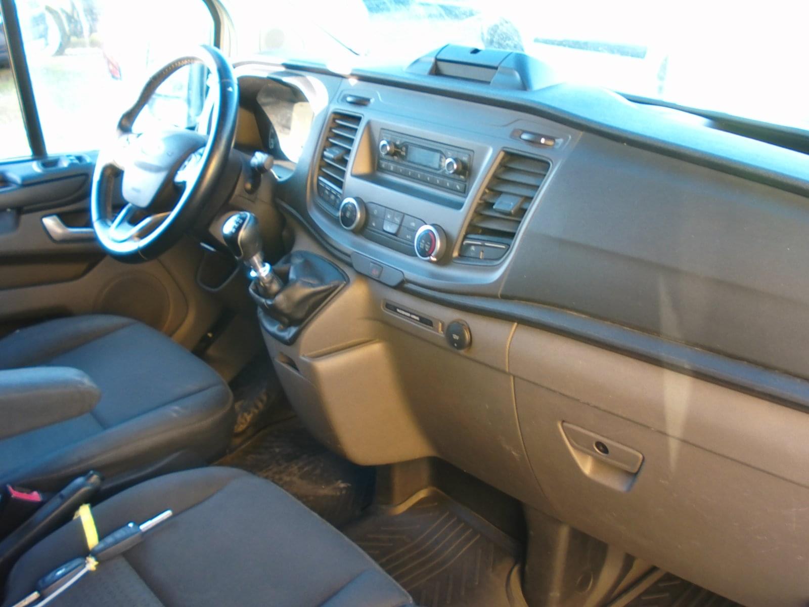 FORD TRANSIT CUSTOM FURGON 3 PLAZAS 11