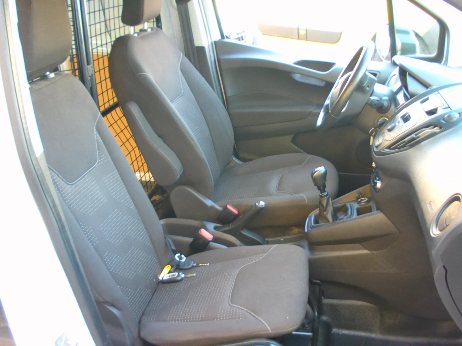 FORD TRANSIT COURIER 2 PLAZAS 10 