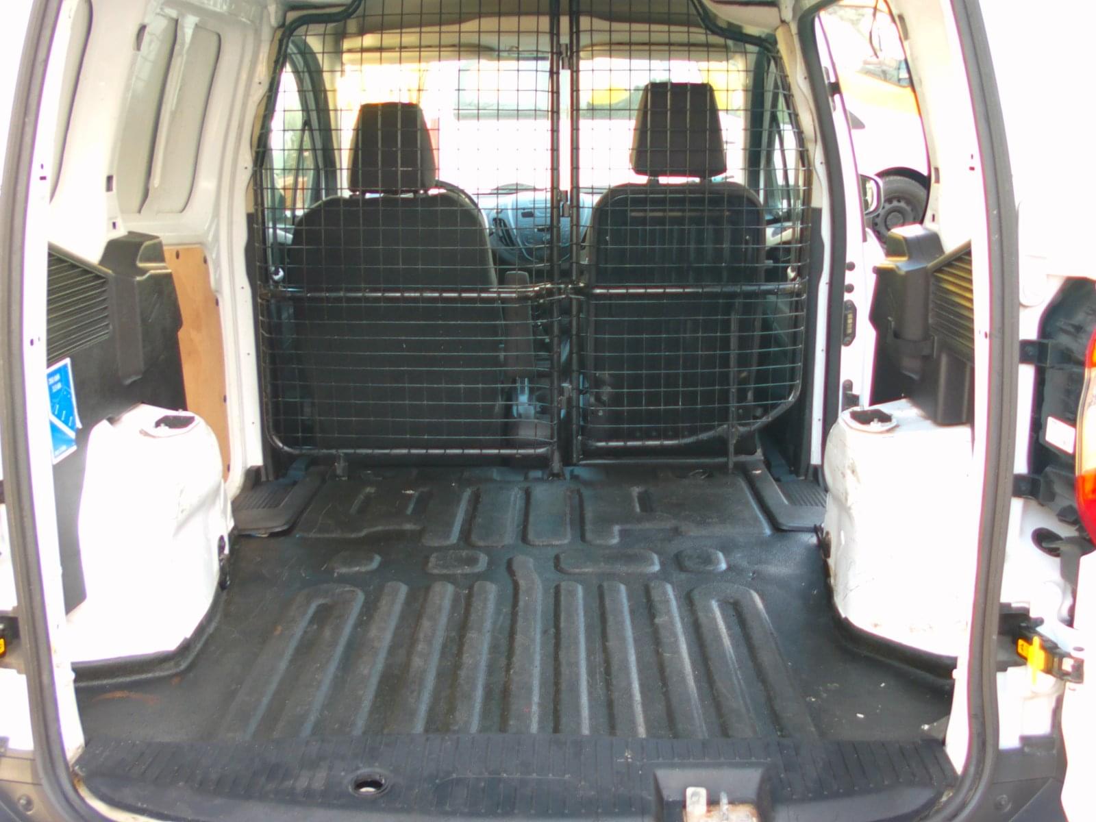 FORD TRANSIT COURIER 2 PLAZAS 10