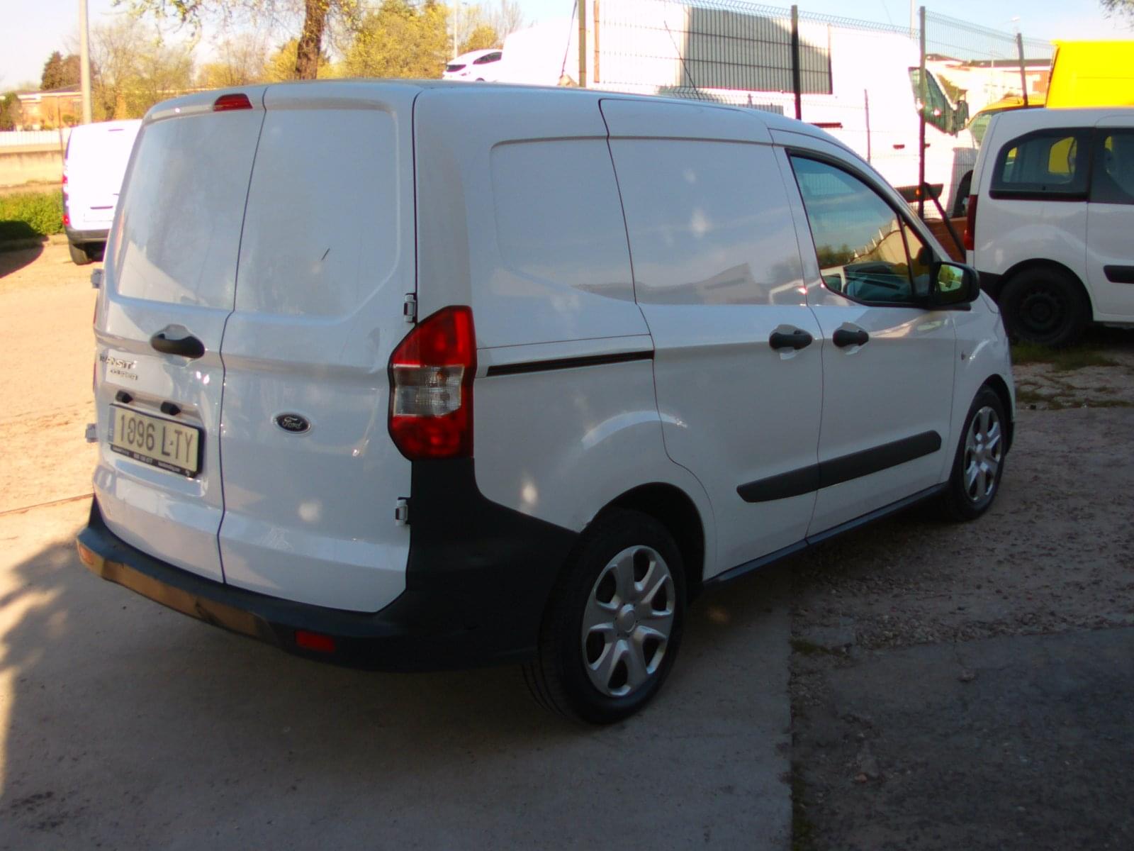 FORD TRANSIT COURIER 2 PLAZAS 8