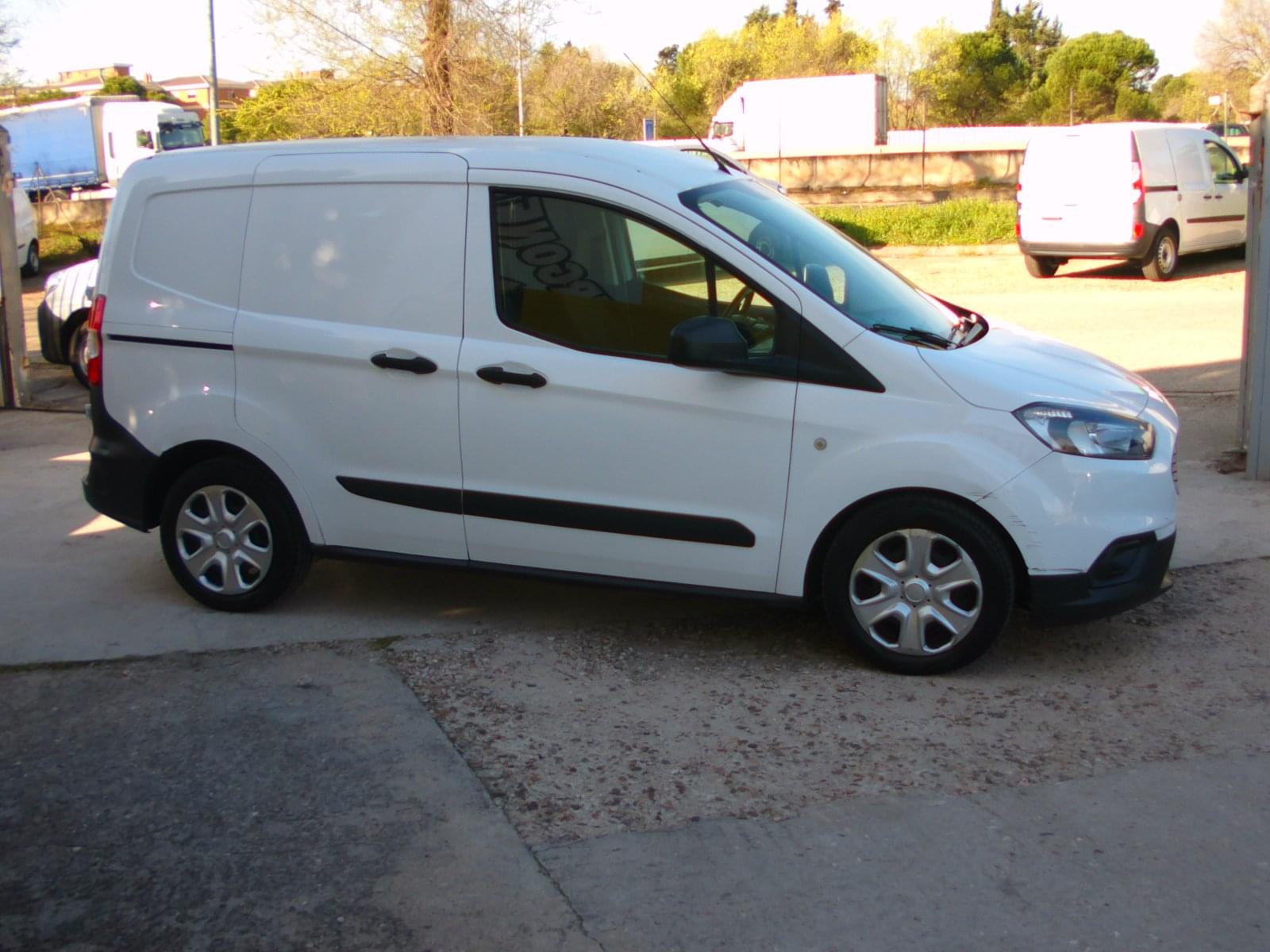 FORD TRANSIT COURIER 2 PLAZAS 9