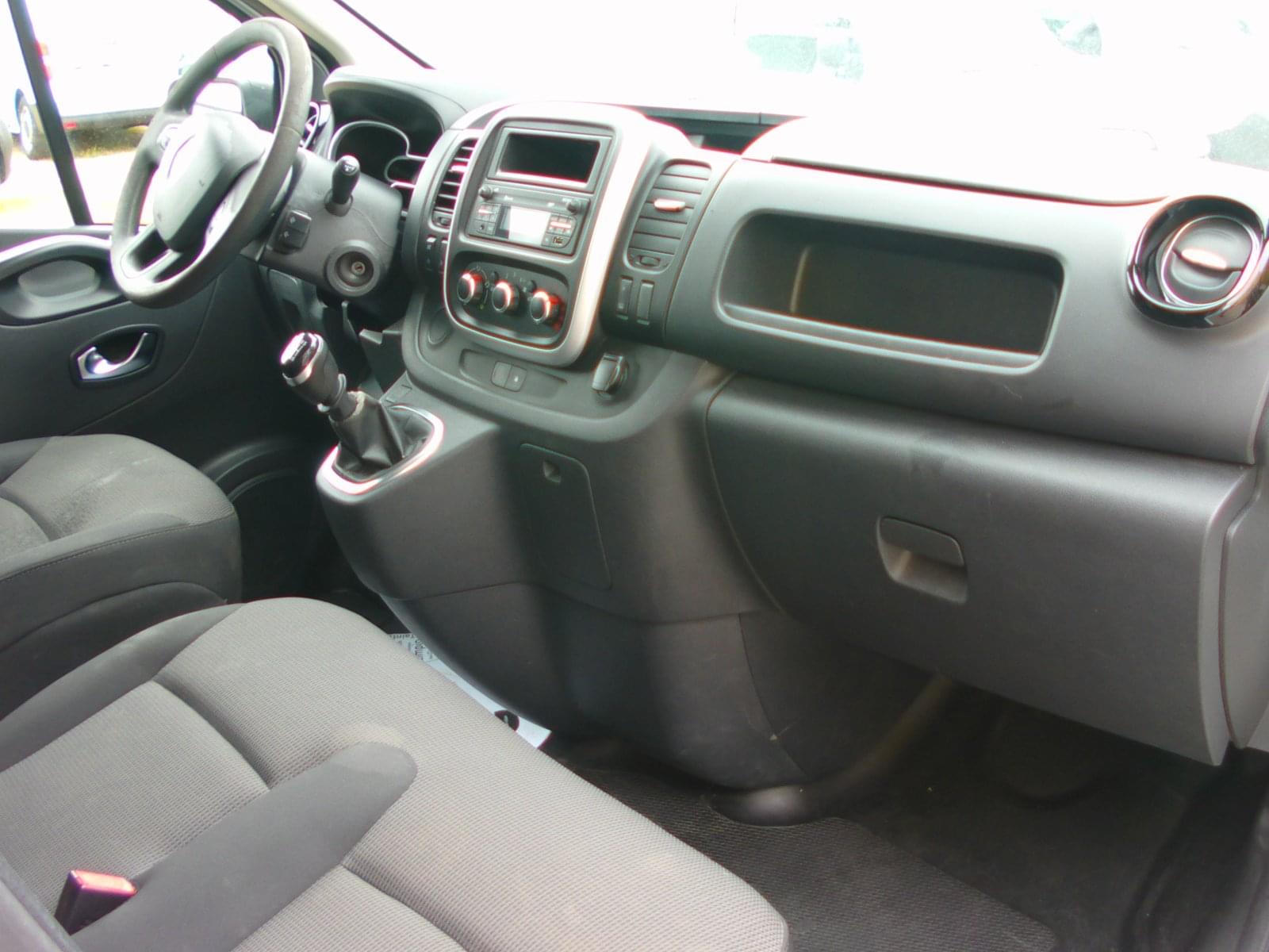 RENAULT TRAFIC 3 PLAZAS 11