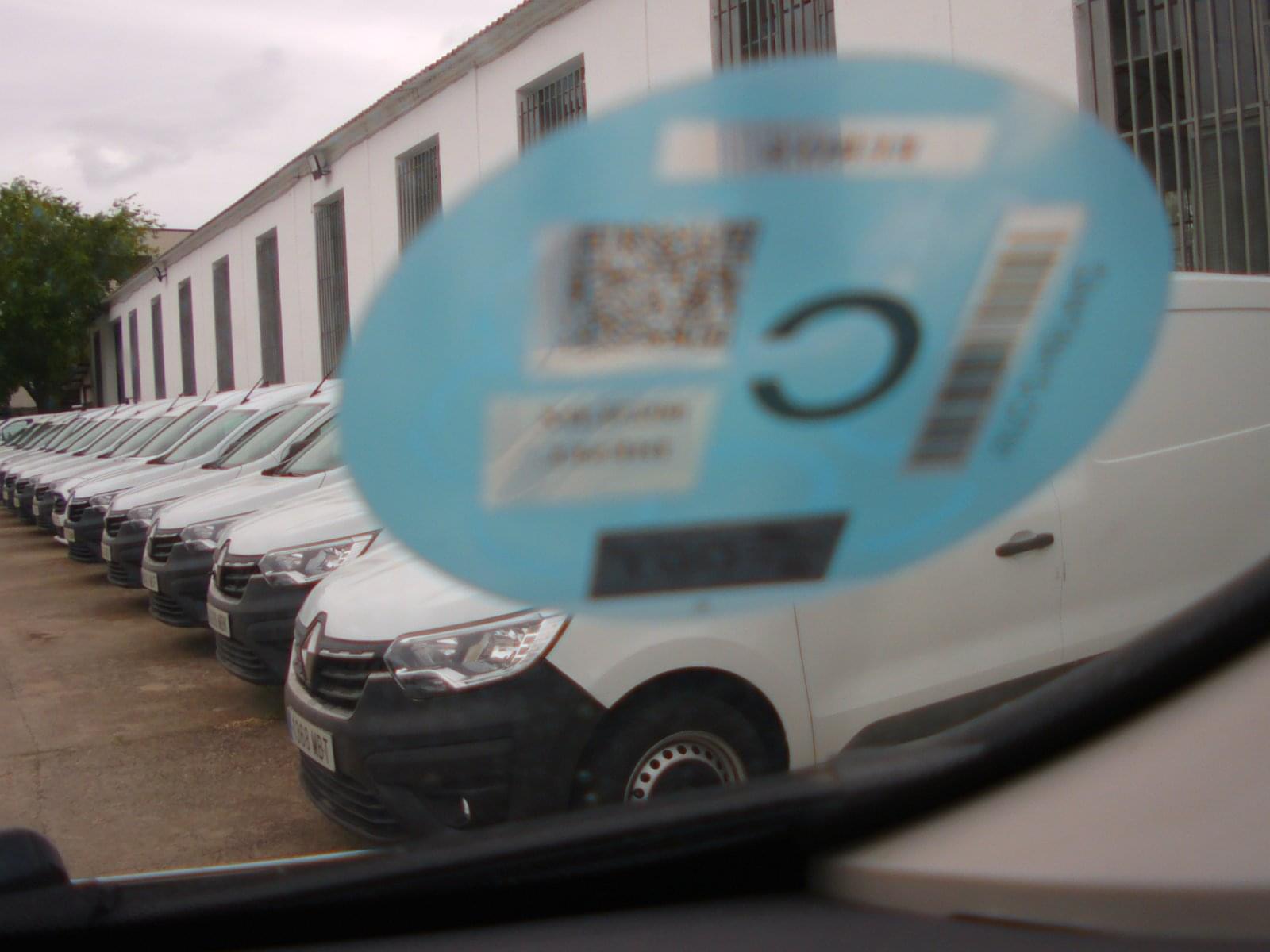 RENAULT TRAFIC 3 PLAZAS 13