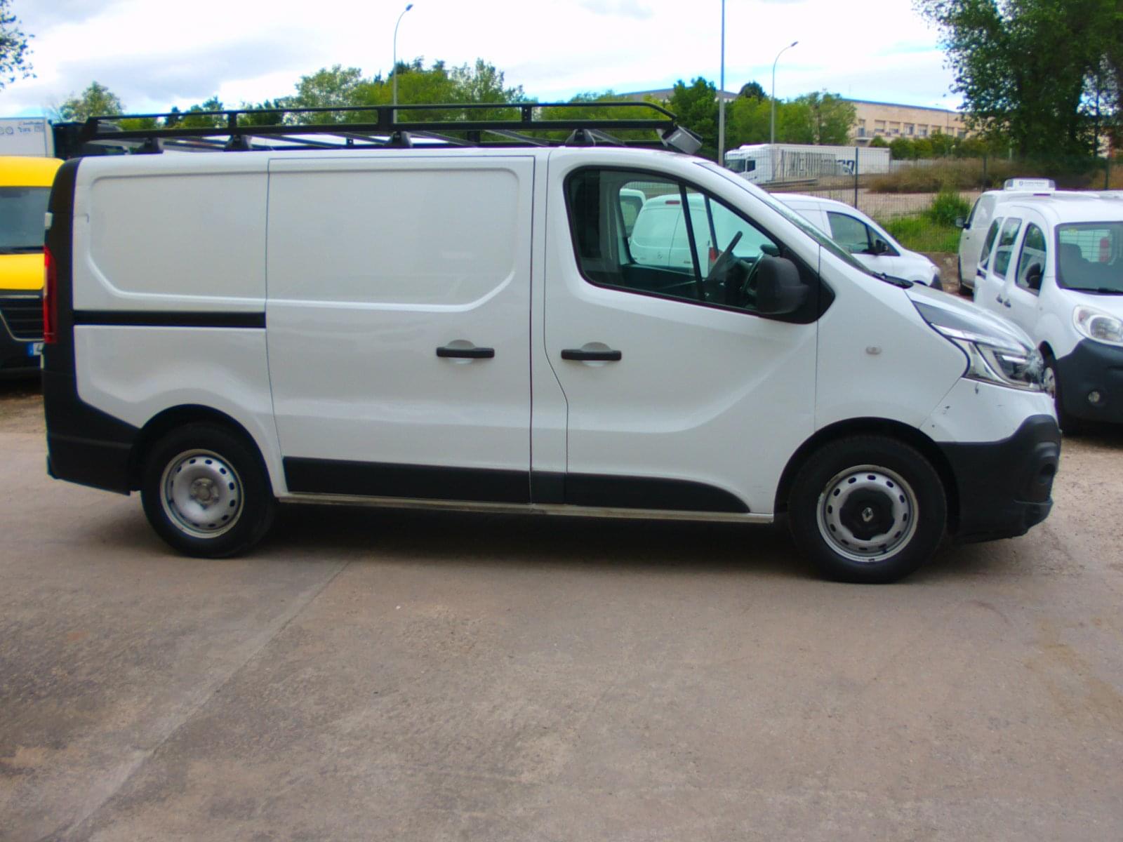 RENAULT TRAFIC 3 PLAZAS 8