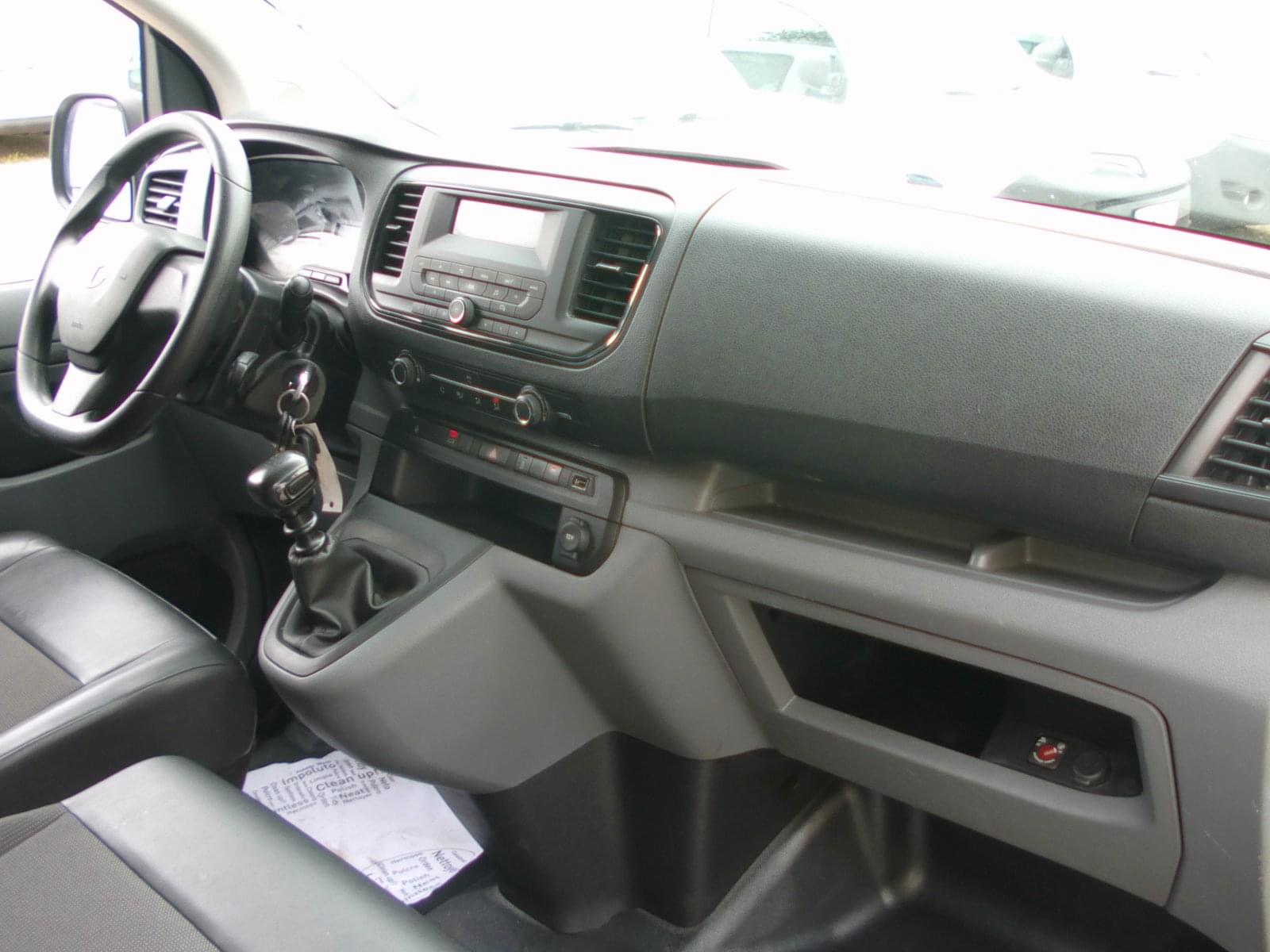 TOYOTA PROACE 3 PLAZAS 16