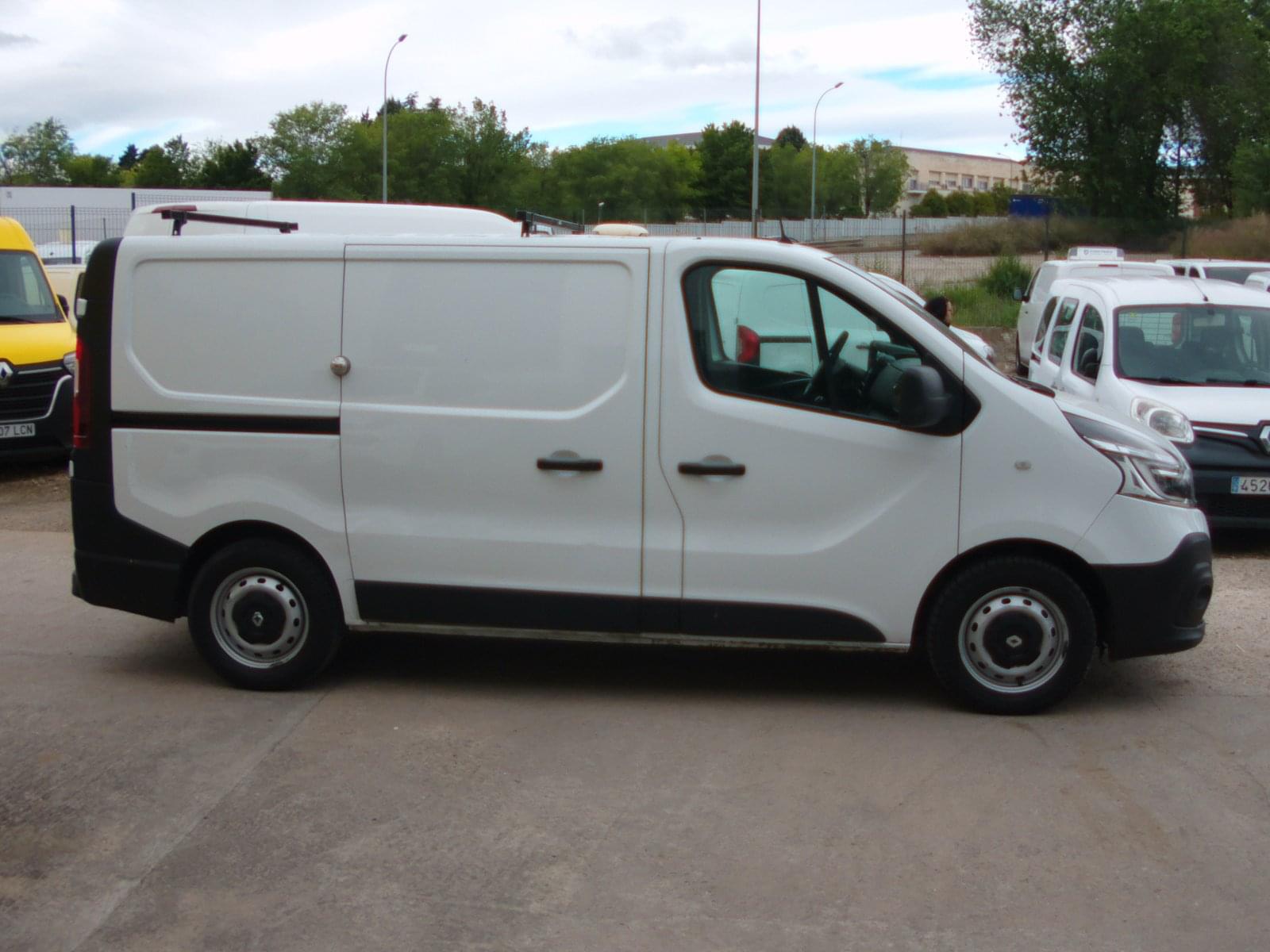 RENAULT TRAFIC 3 PLAZAS 8