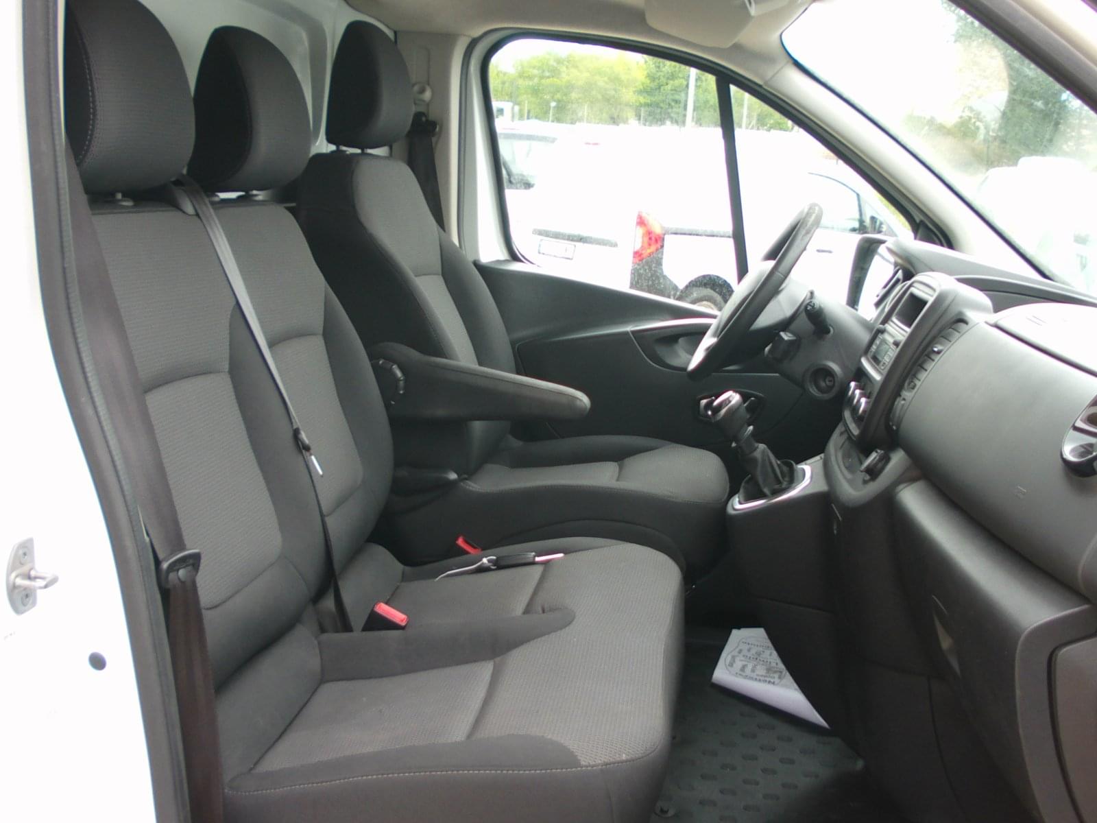 RENAULT TRAFIC 3 PLAZAS 9