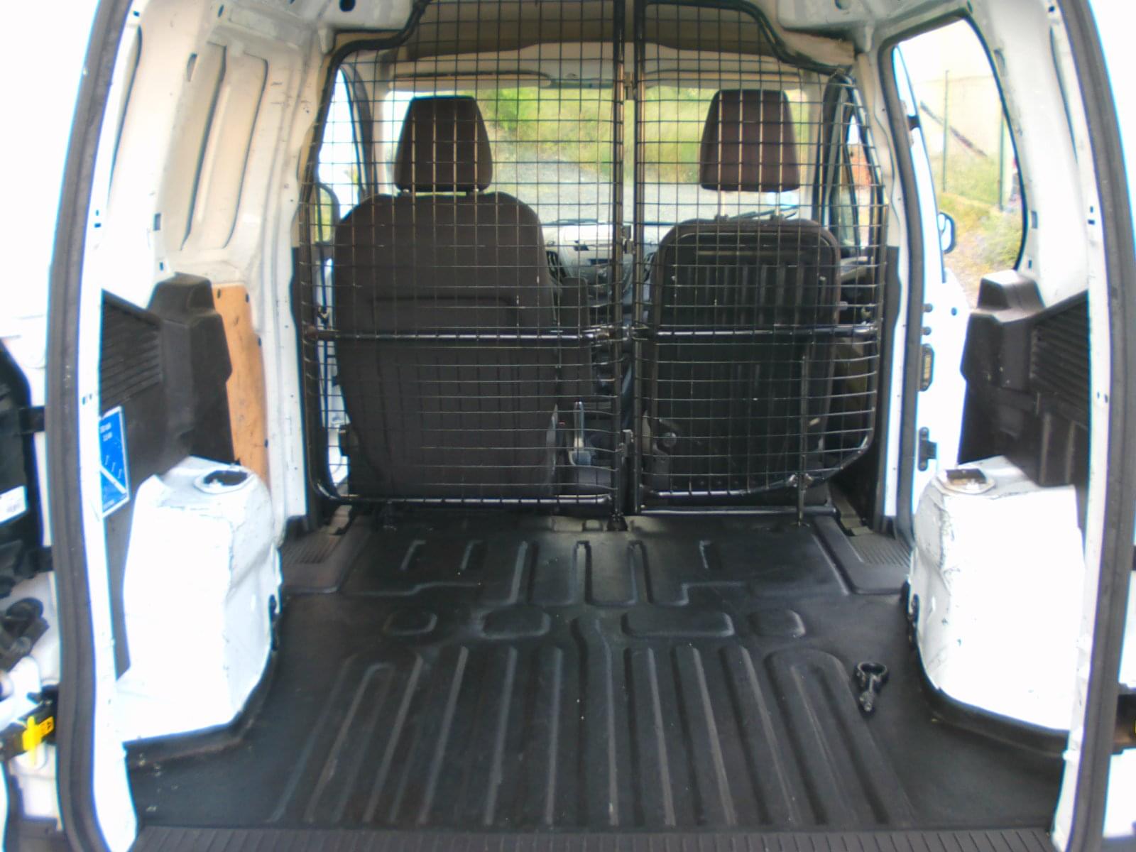 FORD TRANSIT COURIER 2 PLAZAS 10