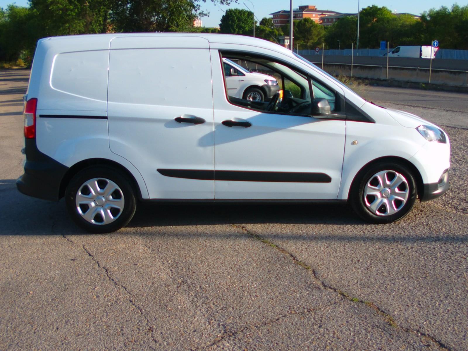 FORD TRANSIT COURIER 2 PLAZAS 6