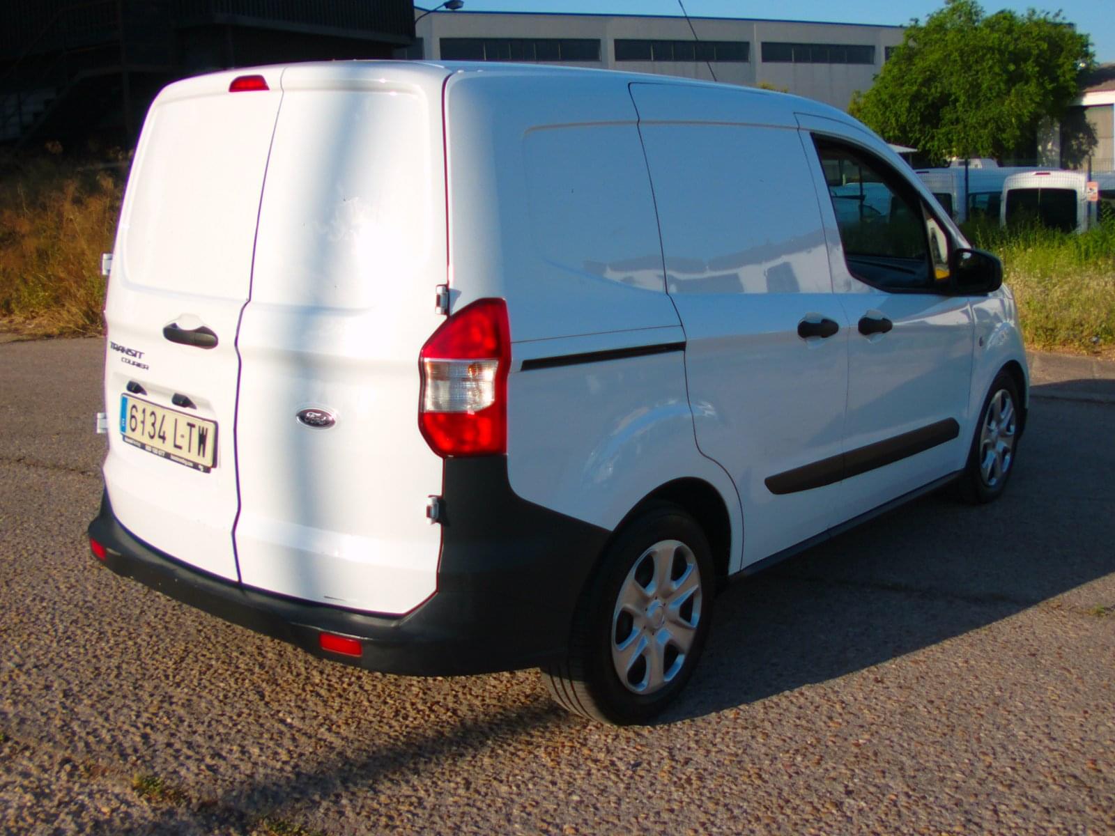 FORD TRANSIT COURIER 2 PLAZAS 9