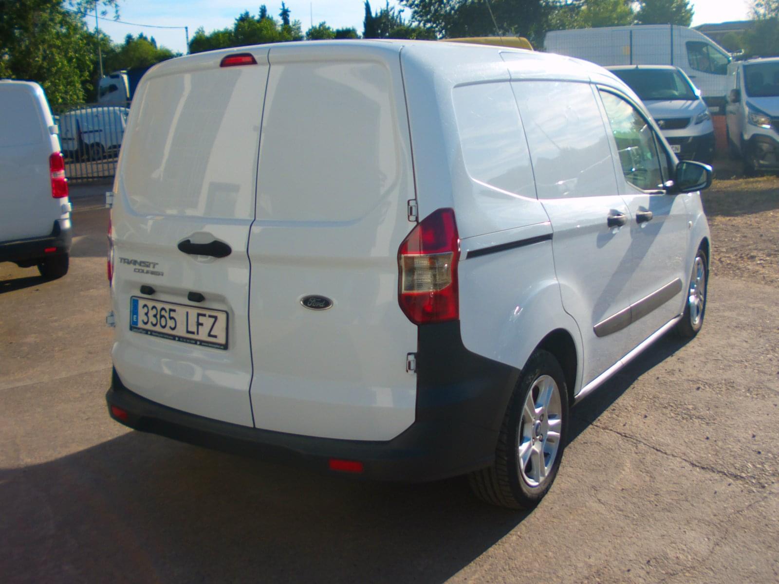FORD TRANSIT COURIER 2 PLAZAS 7