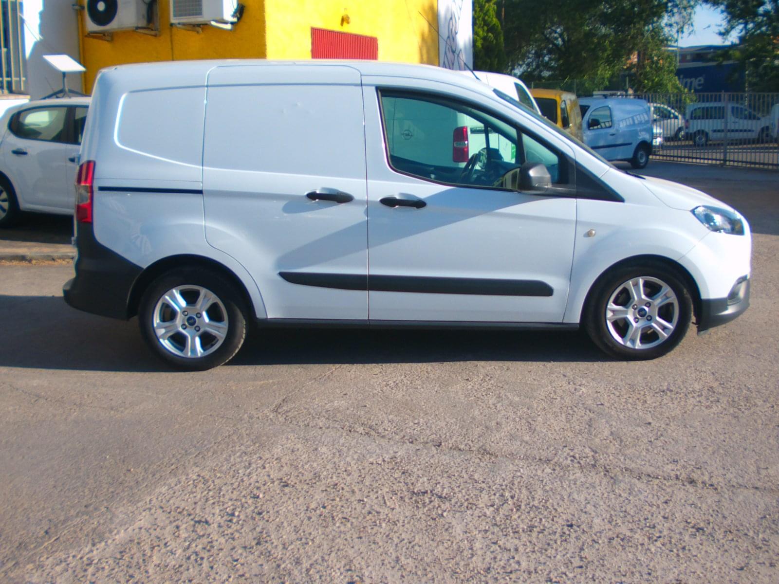 FORD TRANSIT COURIER 2 PLAZAS 8