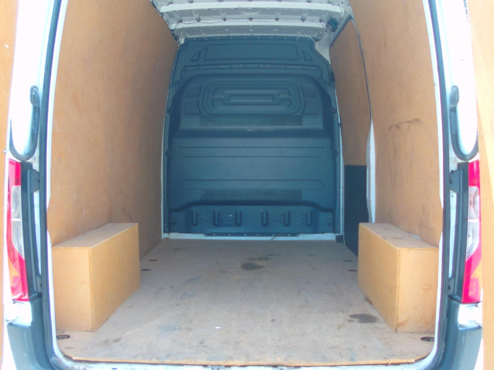 MERCEDES SPRINTER 211 CDI MEDIO 9 