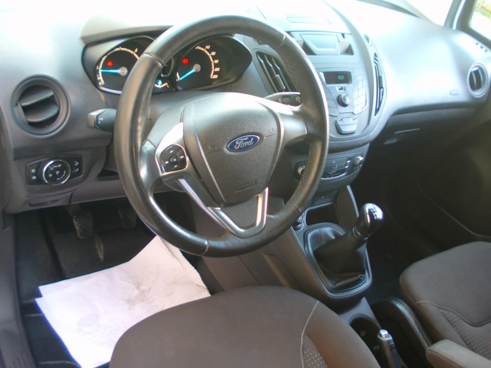 FORD TRANSIT COURIER 2 PLAZAS 11