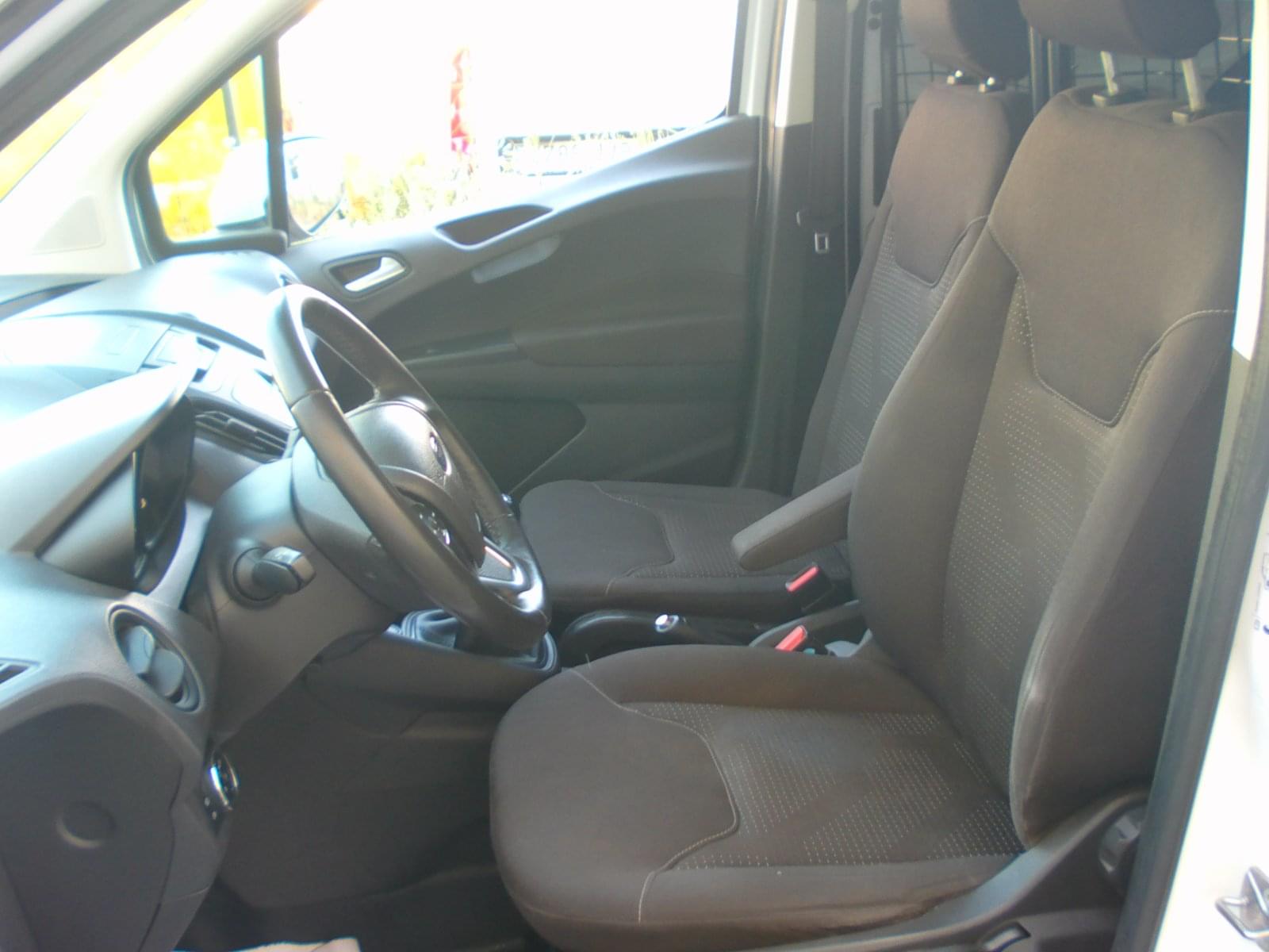 FORD TRANSIT COURIER 2 PLAZAS 12