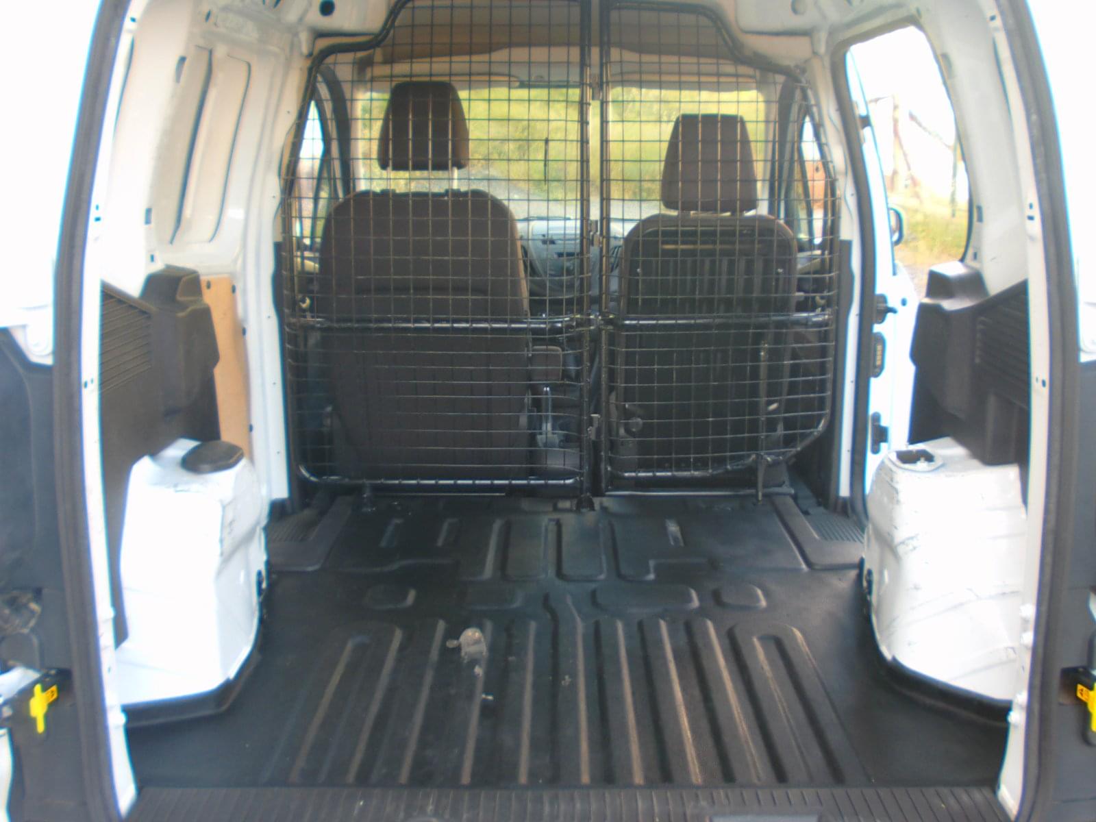 FORD TRANSIT COURIER 2 PLAZAS 10