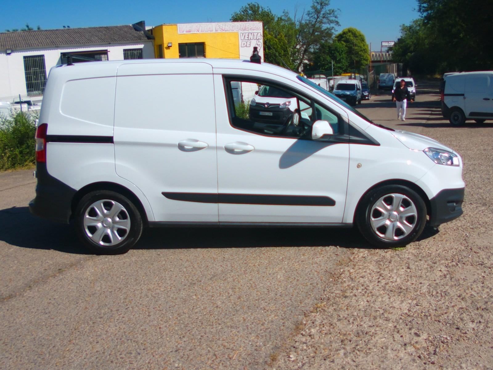 FORD TRANSIT COURIER 2 PLAZAS 6