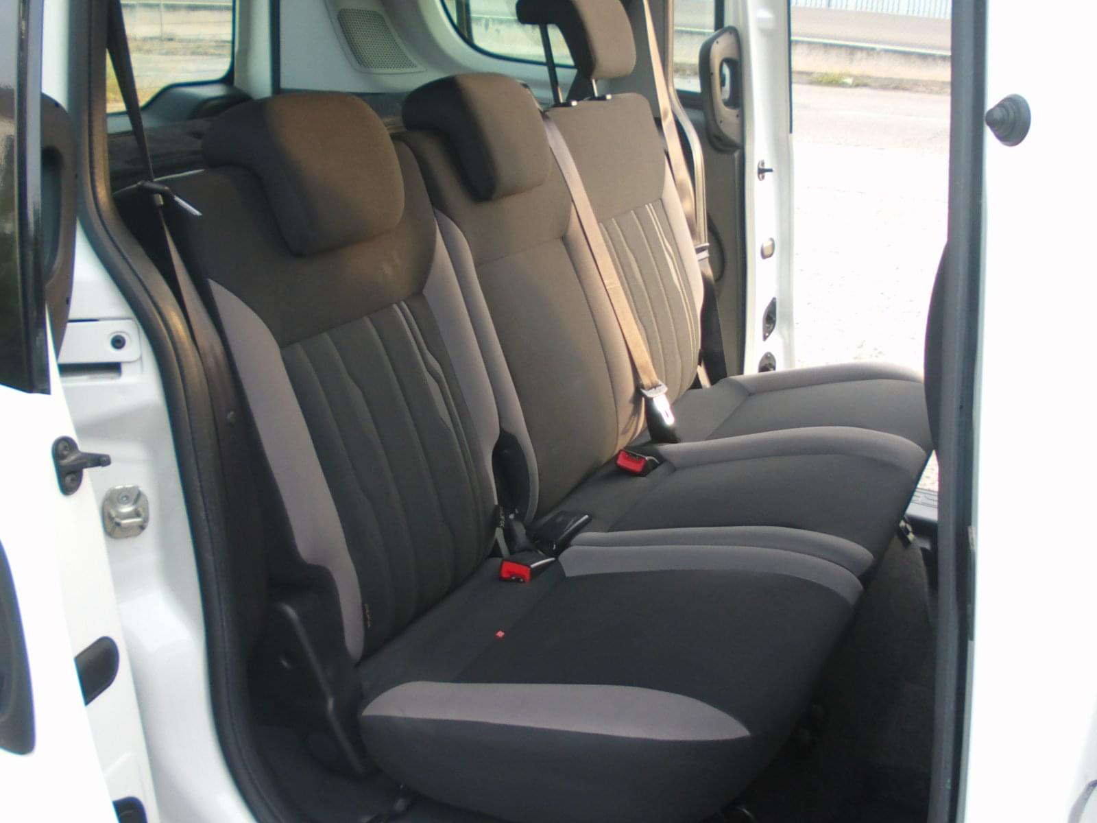 FIAT DOBLO COMBI 5 PLAZAS 11
