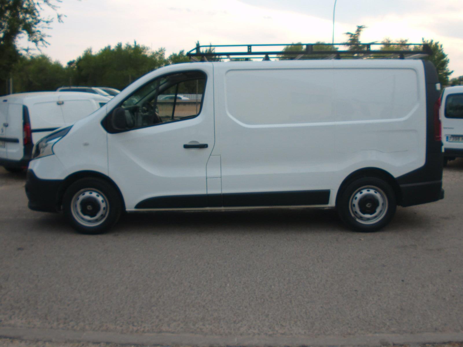 RENAULT TRAFIC 3 PLAZAS 4