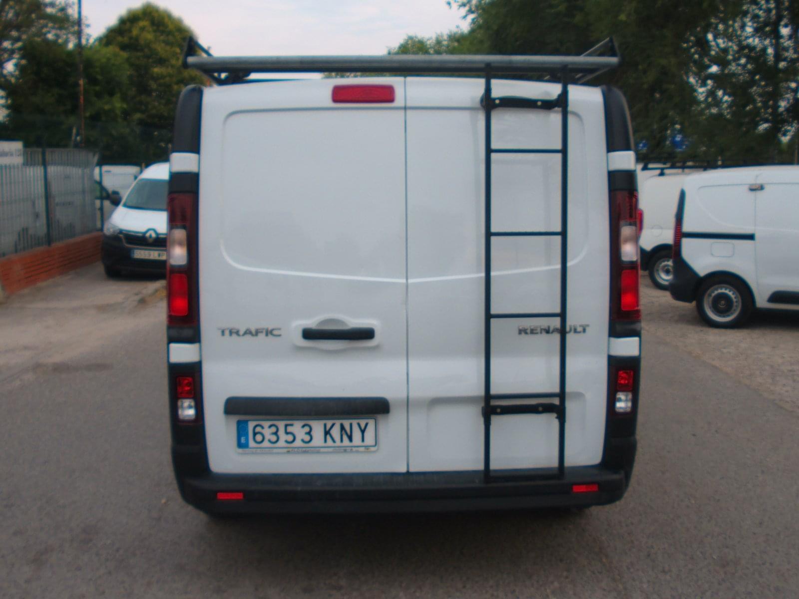 RENAULT TRAFIC 3 PLAZAS 6