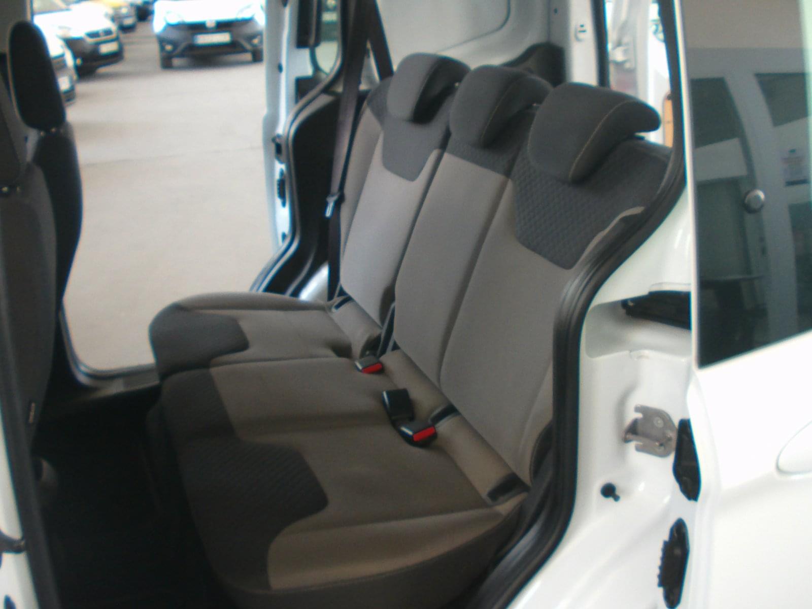 FORD TRANSIT COURIER KOMBI 5 PLAZAS 14 