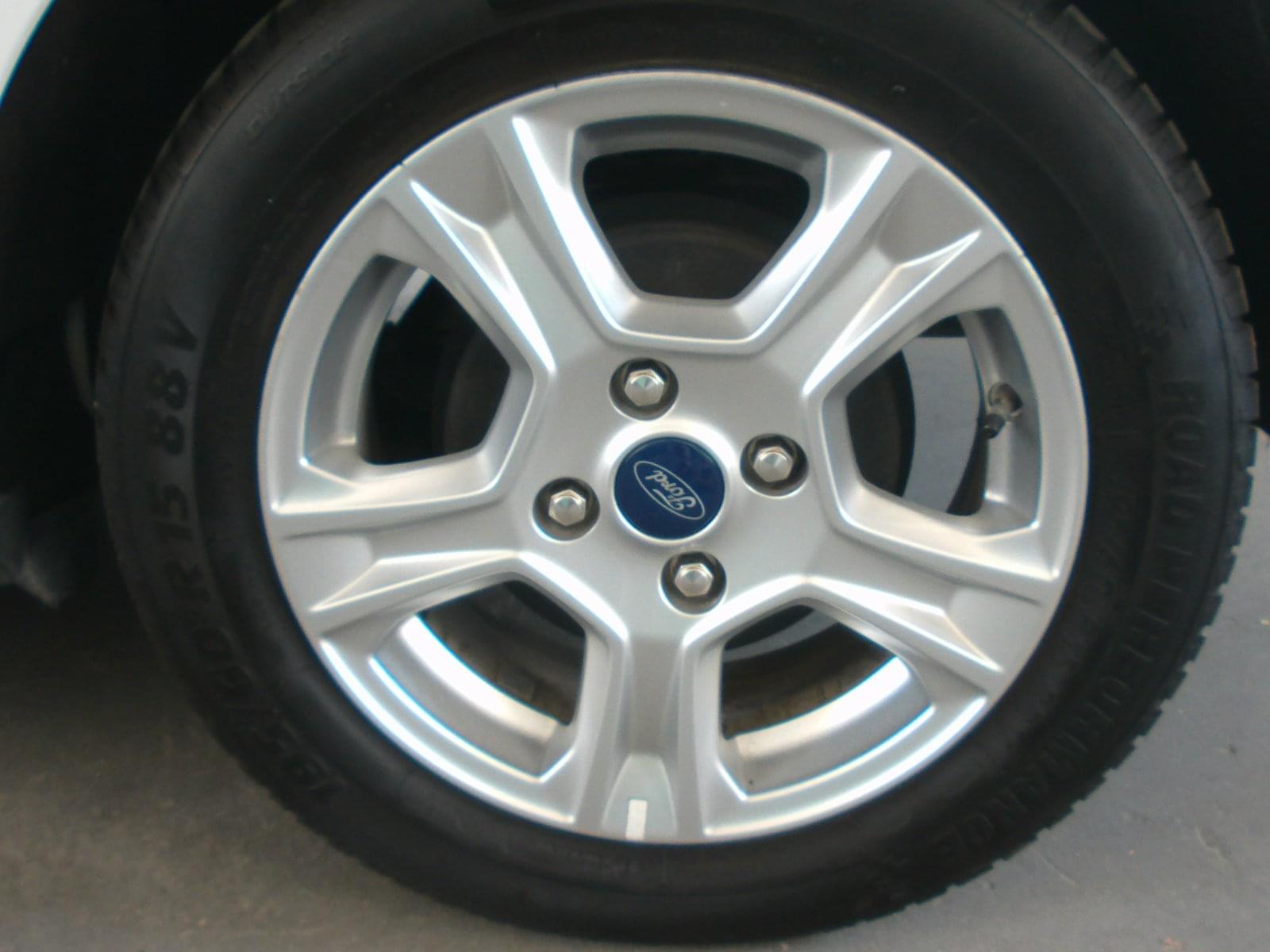 FORD TRANSIT COURIER KOMBI 5 PLAZAS 16 