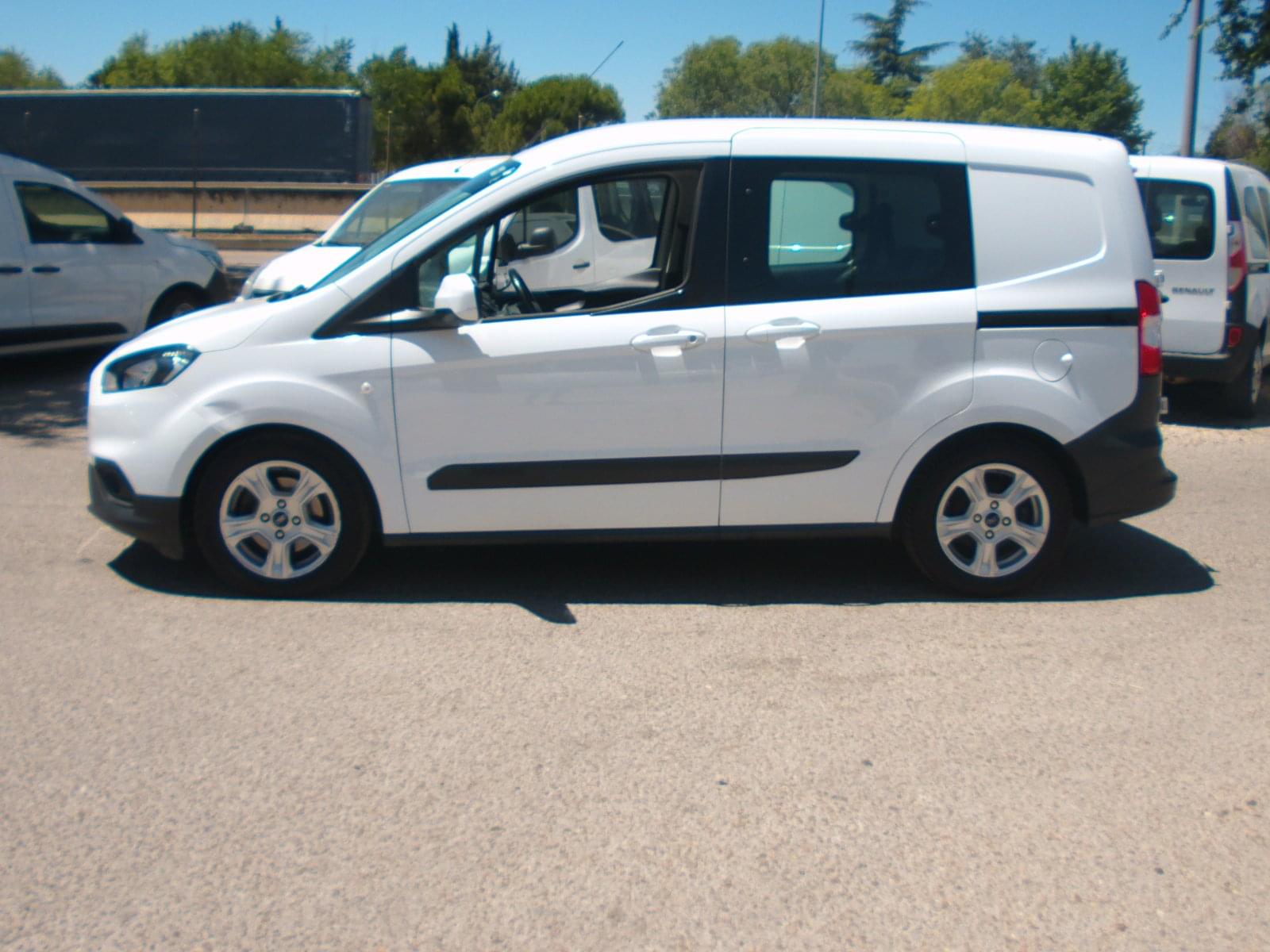 FORD TRANSIT COURIER KOMBI 5 PLAZAS 4 