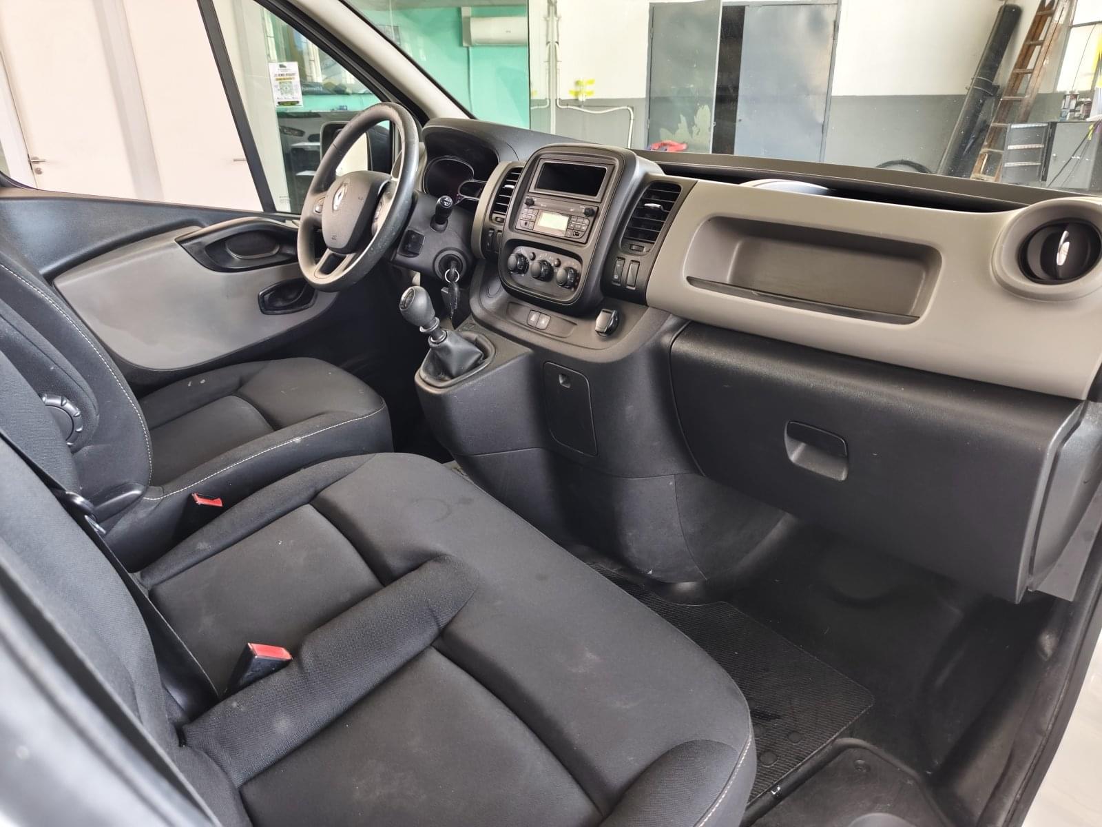 RENAULT TRAFIC 3 PLAZAS 10 
