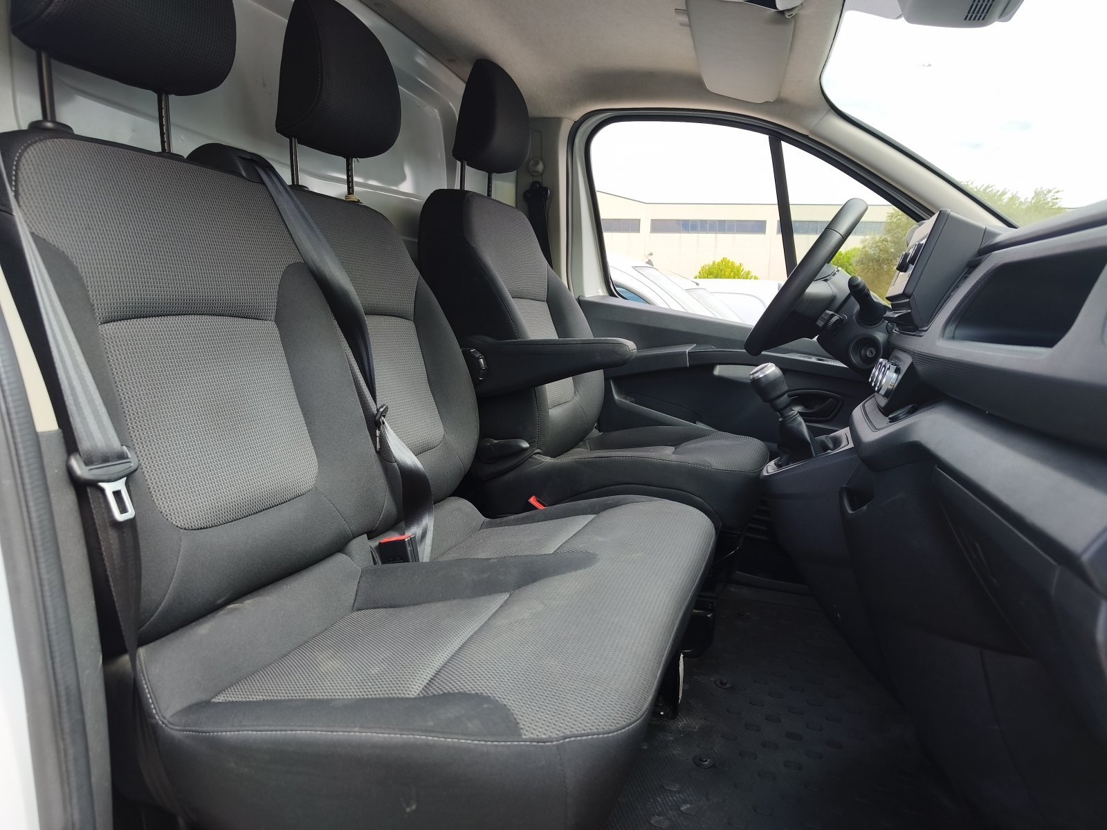 RENAULT TRAFIC 3 PLAZAS 10