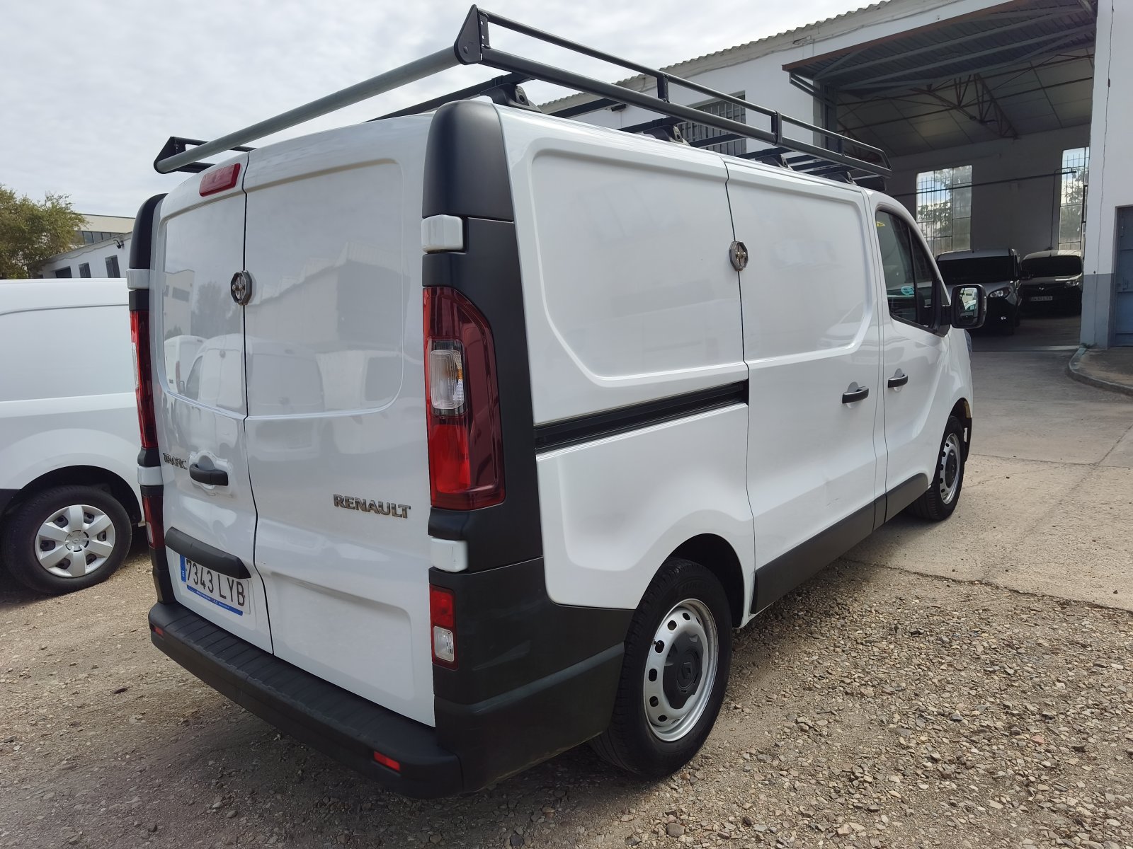 RENAULT TRAFIC 3 PLAZAS 7