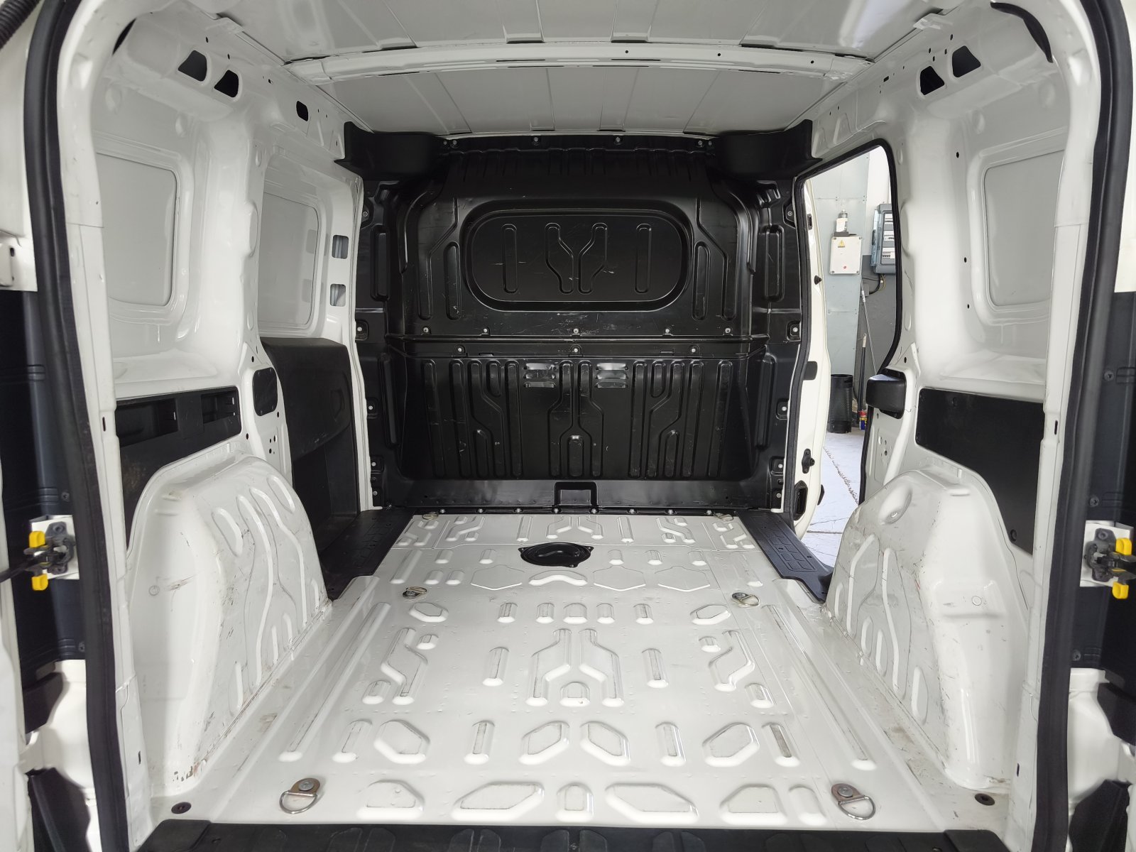 FIAT DOBLO 2 PLAZAS 9