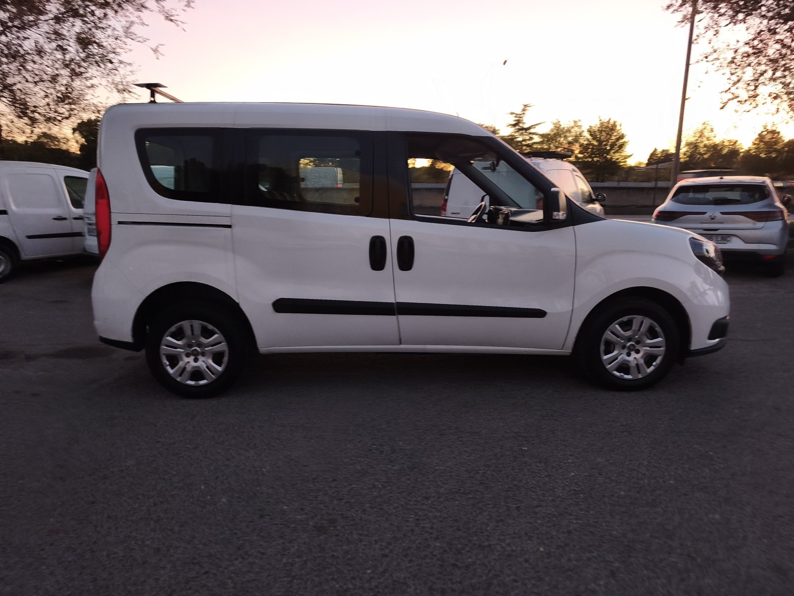 FIAT DOBLO COMBI 5 PLAZAS 8