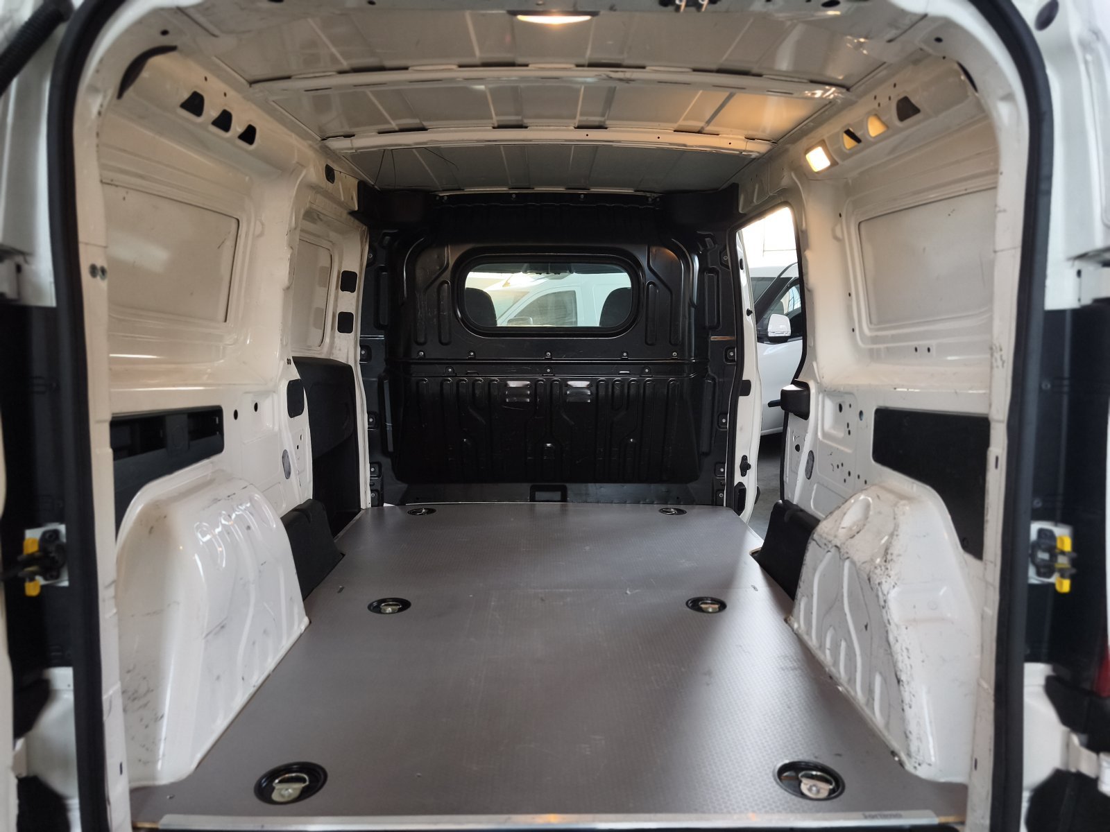 FIAT DOBLO MAXI 2 PLAZAS 8