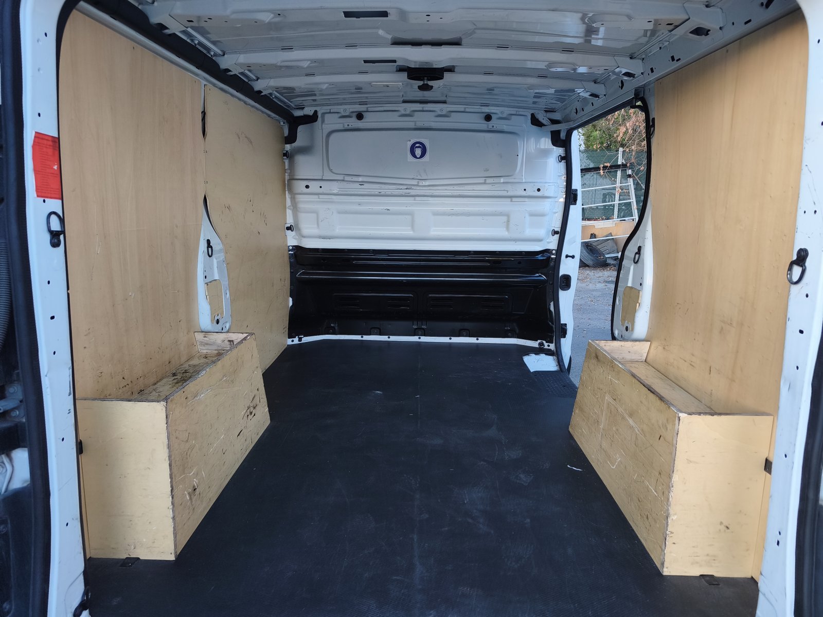 RENAULT TRAFIC 3 PLAZAS L1H1 10