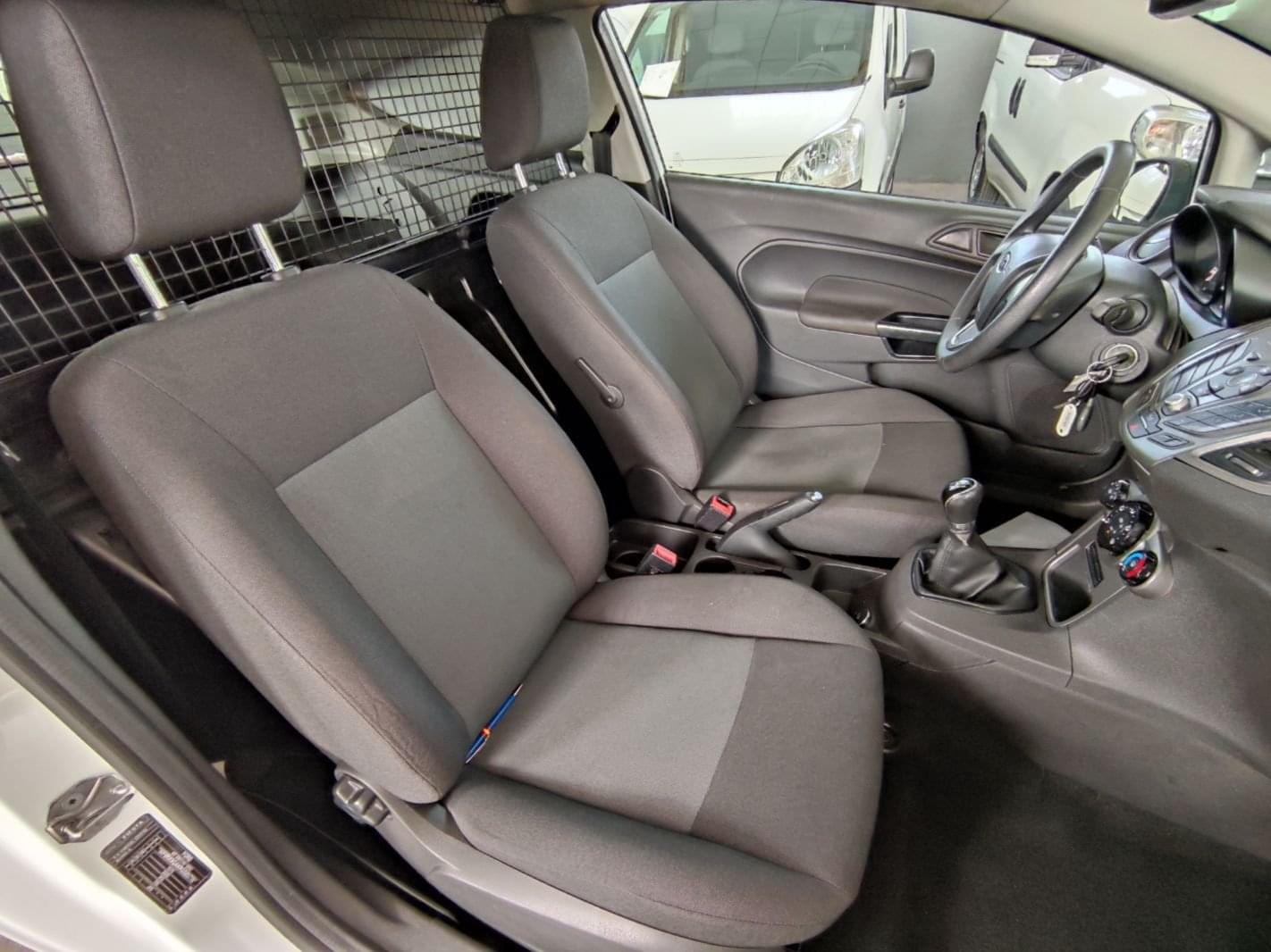 FORD FIESTA VAN 10 
